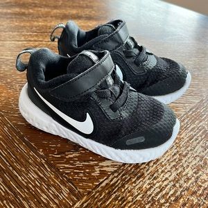 Nike Revolution Toddler Size 6 Running Shoes/Sneakers